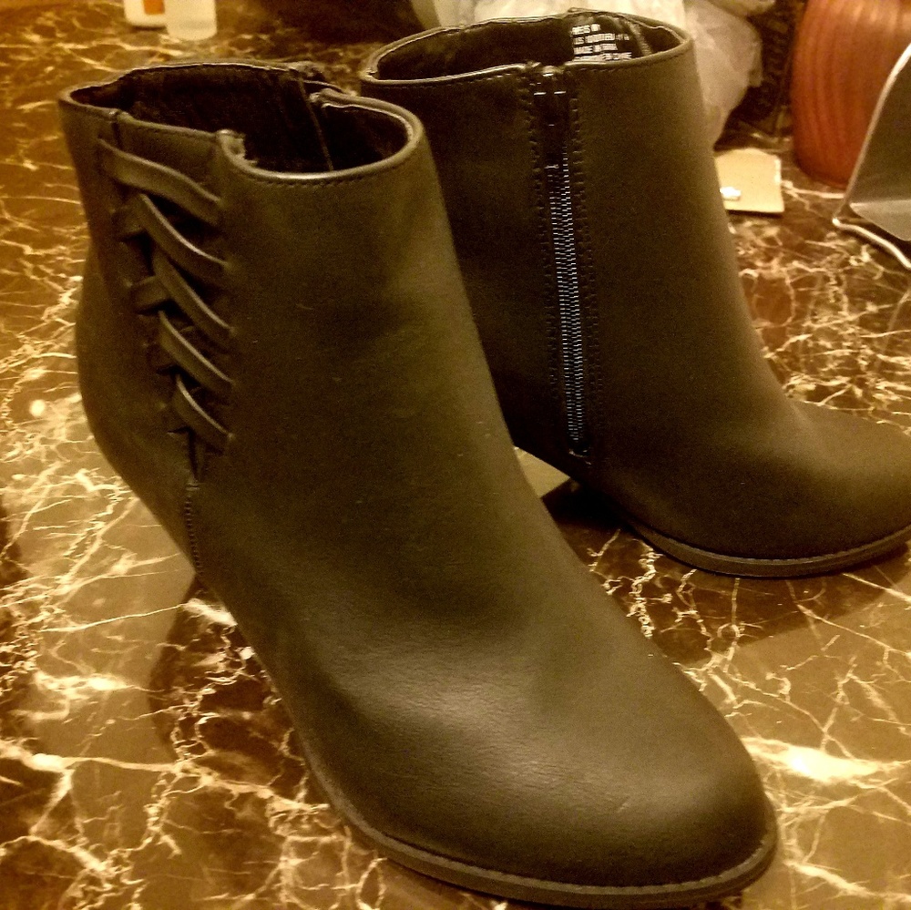 Justfab Cute Black Ankle Boots. Dress It Up Ladies